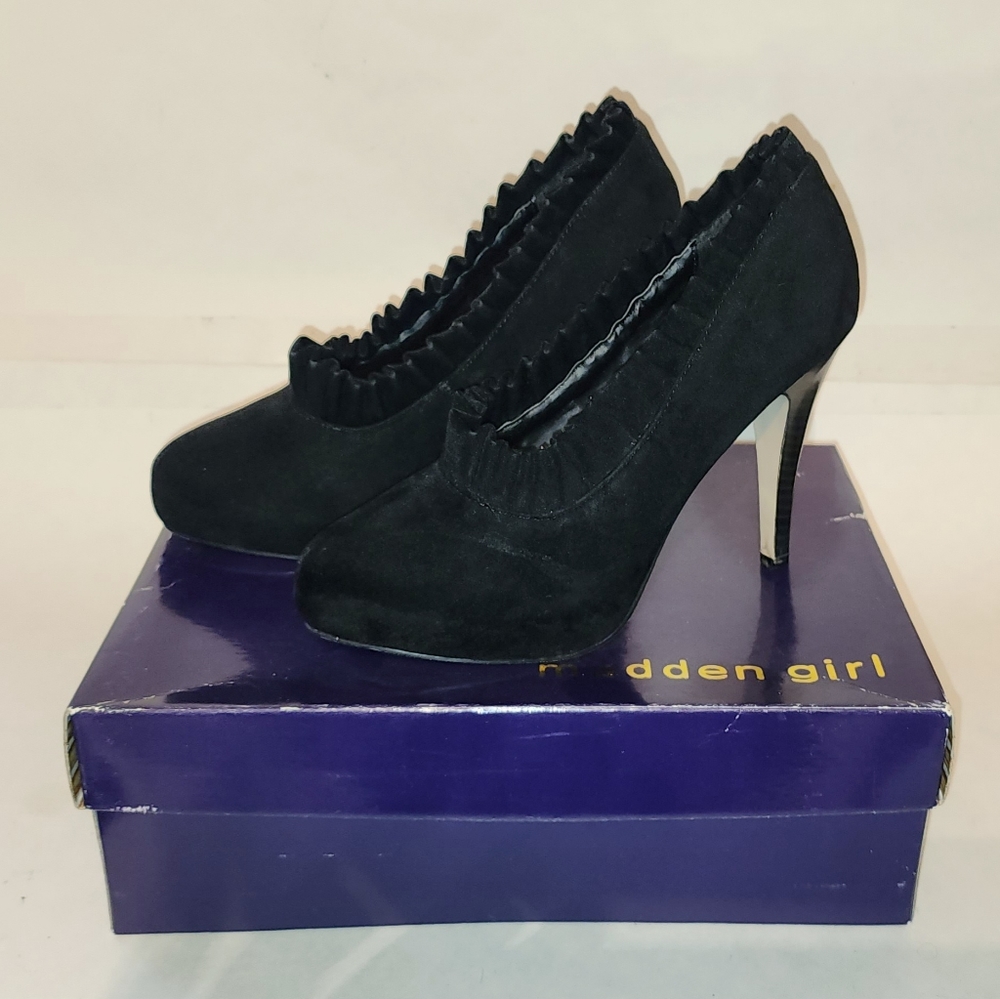 Madden Girl Guava Heels Size 7 Women’s Black Faux Suede Heels